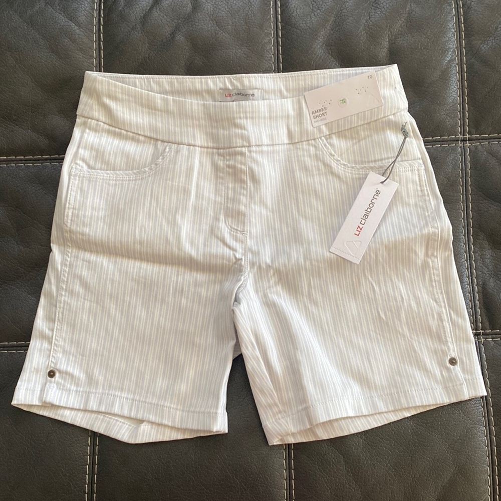 Women’s Liz Claiborne pull on shorts